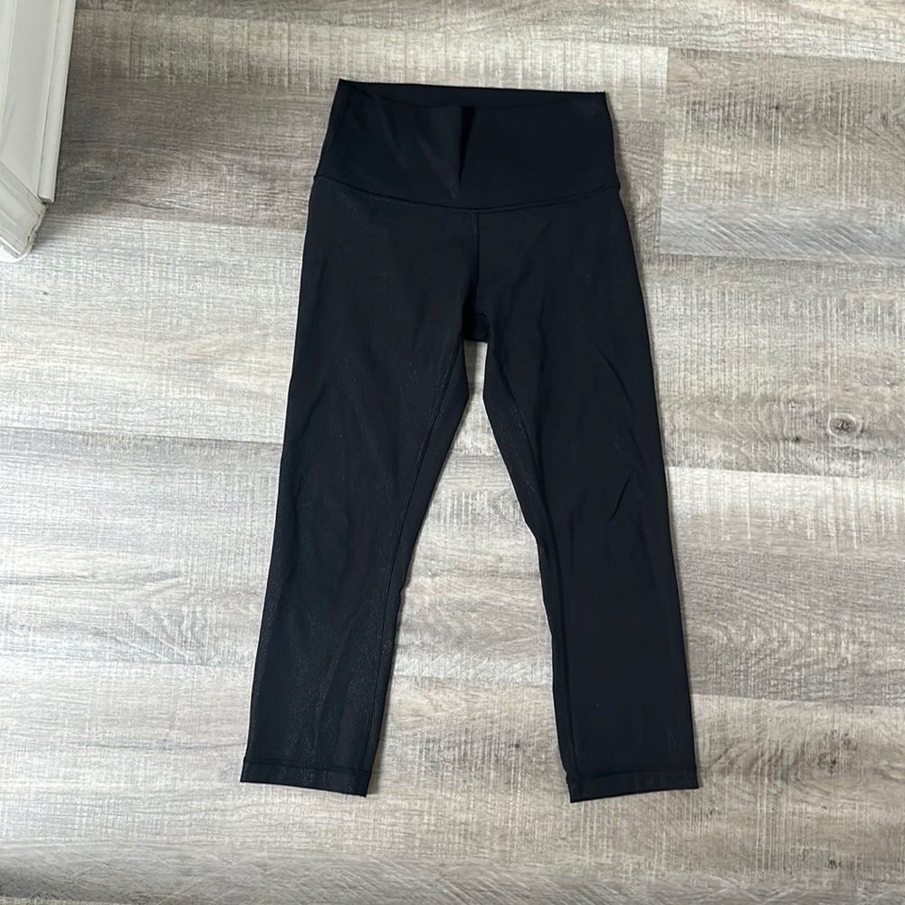 Lululemon black shimmer capris